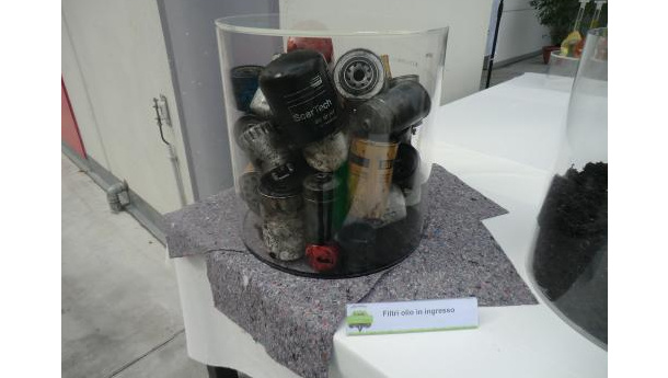 Immagine: Dal meccanico, cambio olio e filtro. Poi cosa succede?