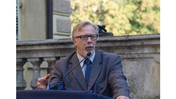 Immagine: L'assessore riceve camminando