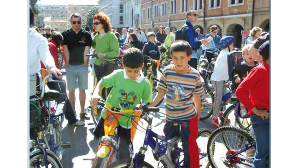 Immagine: Torino: la domenica ecologica all'insegna delle due ruote