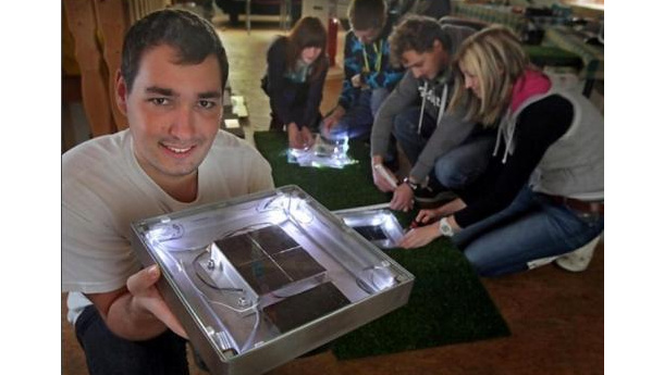 Immagine: Marciapiede autoilluminante a energia solare, l'esperto: «Utile solo per piccole superfici»