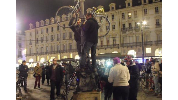 Immagine: Torino, veglia in memoria dell'ennesima ciclista uccisa | Video