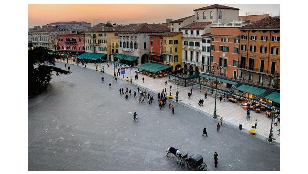 Immagine: Verona, nel fine settimana tutti a piedi in centro storico