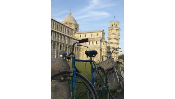 Immagine: Pisa, biciclette contromano nei sensi unici