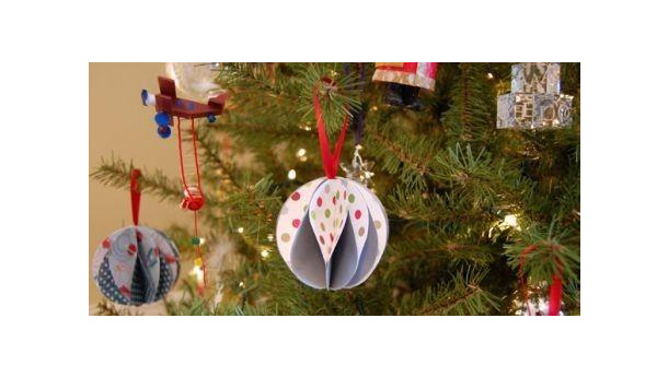 Immagine: I consigli di Comieco per rendere più sostenibili i consumi natalizi