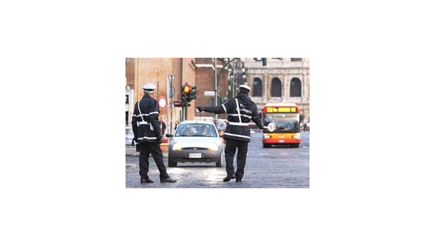 Immagine: Roma, prosegue il blocco del traffico in Fascia Verde