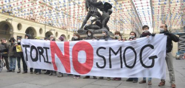 Torino, Euro 3 diesel e Ztl: le voci degli ambientalisti torinesi sotto il consiglio comunale | Video