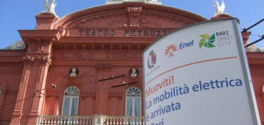 Bari smart city, auto elettriche. Prima colonnina di ricarica al Petruzzelli | Galleria fotografica