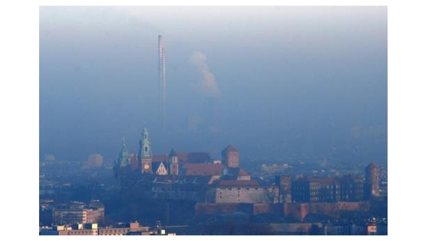 Immagine: Smog a Cracovia, troppo carbone nell'aria: con un referendum si deciderà se vietarlo