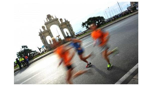Immagine: Maratona di Napoli, domenica 27 gennaio stop alle auto