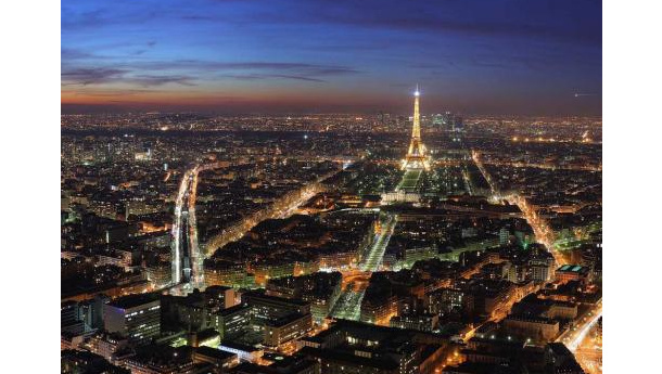 Immagine: Francia a luci spente: da luglio edifici non residenziali al buio dopo l'una di notte
