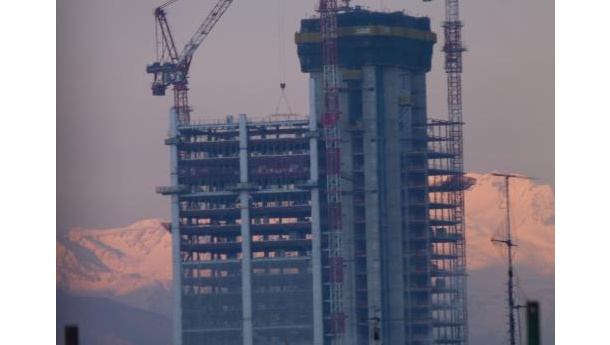 Immagine: Sondaggio sulla torre Intesa San Paolo che gratta già il cielo di Torino