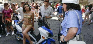 La lotta allo smog si fa in bikini