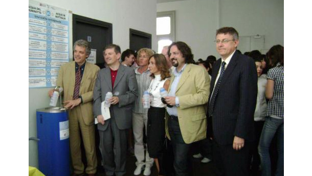 Immagine: 7 mila bottiglie risparmiate in ogni scuola grazie alle fontanelle T.V.B.