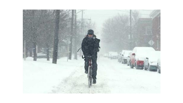 Immagine: Torino, test degli spazzaneve sulle piste ciclabili. Ma 