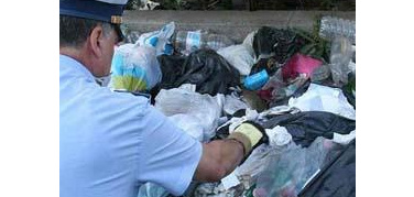 Bari, raccolta differenziata: controlli e multe. Quattro ispettori Amiu in giro per i quartieri