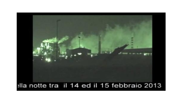 Immagine: Taranto, Ilva continua a inquinare. La diffusione di polveri e di fumi sulla città | Video