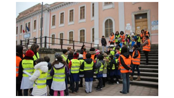 Immagine: Puglia, piedibus a Gravina: 200 bambini ispezionano percorsi sicuri casa-scuola