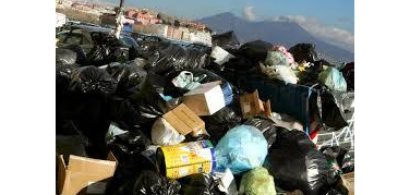 Rifiuti in Italia: pochi servizi, tante spese