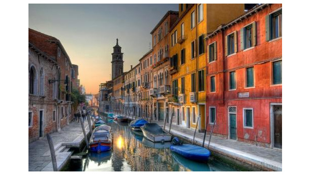 Immagine: Venezia, il primo blocco del traffico per le barche a motore domenica 14 aprile