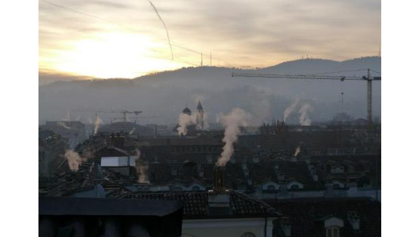 Immagine: Fumata bianca, fumata nera: chi inquina di più?