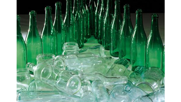 Immagine: Raccolta differenziata vetro. CoReVe: le donne più virtuose degli uomini