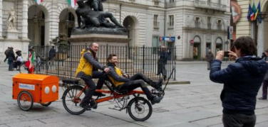 Da Vattimo a Hutter, nove torinesi sul tandem di Radiobici | Video
