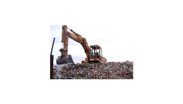 Immagine: Stop ai rifiuti non trattati a Malagrotta, Alemanno sottoscrive l'ordinanza: i rifiuti resteranno in regione, ma trattati