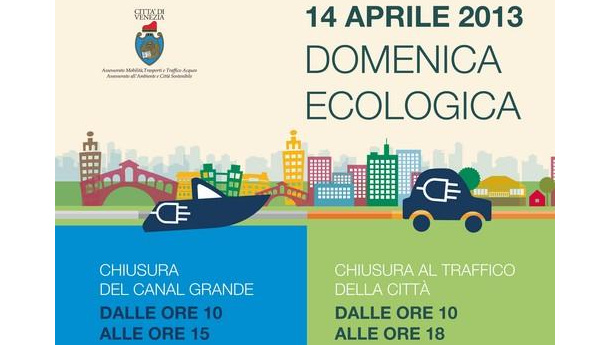 Immagine: Domenica a piedi per le barche nella laguna di Venezia