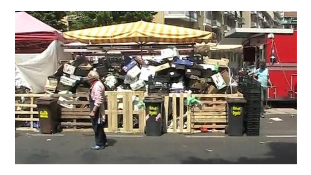 Immagine: Le Sentinelle dei rifiuti al mercato di via Onorato Vigliani