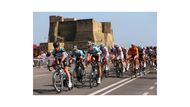 Immagine: CONAI al Giro d'Italia 2013: la campagna Raccolta10+ si tinge di rosa