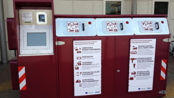 Immagine: Rifiuti elettronici: ecco i primi cassonetti intelligenti d’Europa