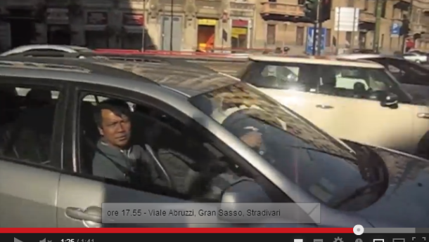 Immagine: Milano 12 maggio, video sulle violazioni del traffico nella domenicAspasso