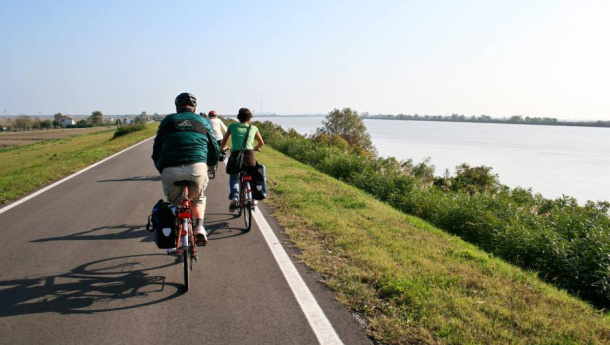 Immagine: «La bici nelle aree di Puglia e Grecia».  Il 21 maggio convegno con l'assessore Giannini