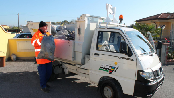 Immagine: Convegno raccolta differenziata. Come superare la «tares» con la «tariffazione puntuale»