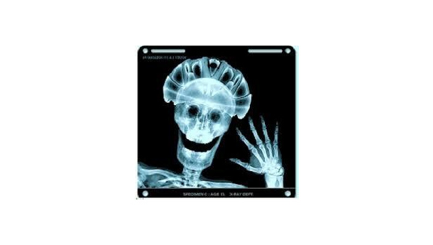 Immagine: Casco obbligatorio per i ciclisti e velocità più alte in autostrada: è bufera in Spagna