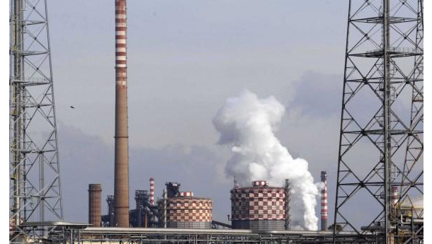 Immagine: Ilva, Bondi commissario per 36 mesi. Vendola e Emiliano «Delusione e mancanza di terzietà»