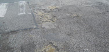 Buche nelle strade, in 10 anni dimezzati i fondi per la manutenzione