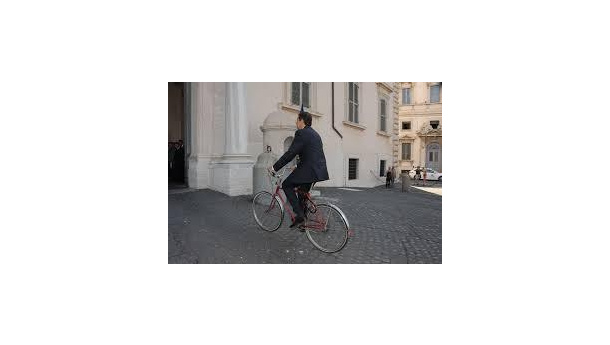 Immagine: La bici rossa di Marino vale 1700 euro per 