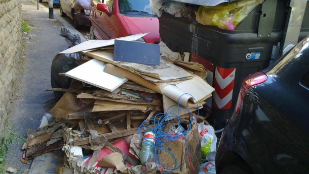 Immagine: Emergenza rifiuti a Roma: la protesta dei cittadini del Municipio III corre via web