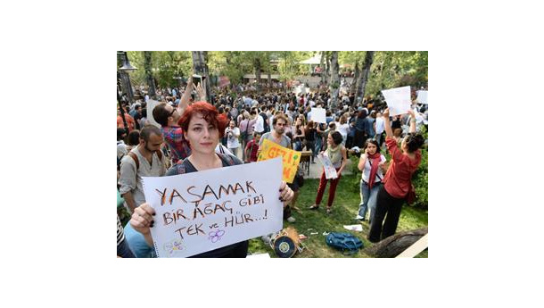 Immagine: La spaccatura su piazza Taksim.  Stefano Boeri da Istanbul