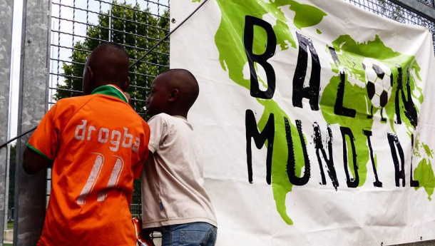 Immagine: Torino. Raccolta differenziata a Balon Mundial, il bilancio delle Sentinelle dei Rifiuti. E il video degli stranieri per la R.D.