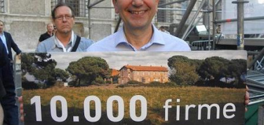 Marino riceve 10.000 firme per salvare le 