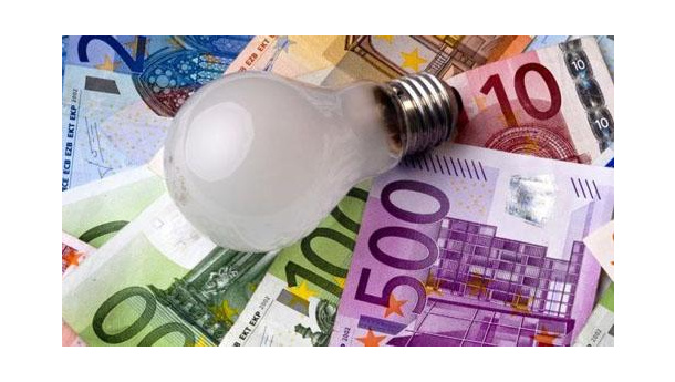 Immagine: Caro bolletta energetica: è colpa delle fonti fossili e dei costi non detti