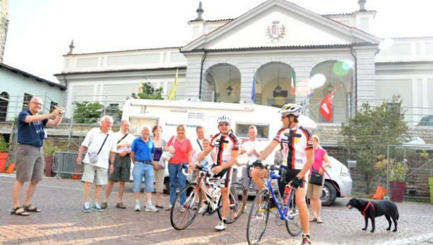 Immagine: In bici contro l'inquinamento Ilva. Dall'aria ossigenata di Biella a quella ricca di iodio di Taranto