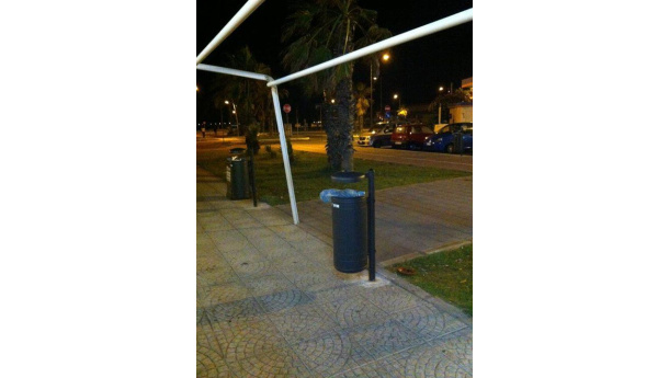 Immagine: Lecce, nuovi cestini porta rifiuti per le marine leccesi