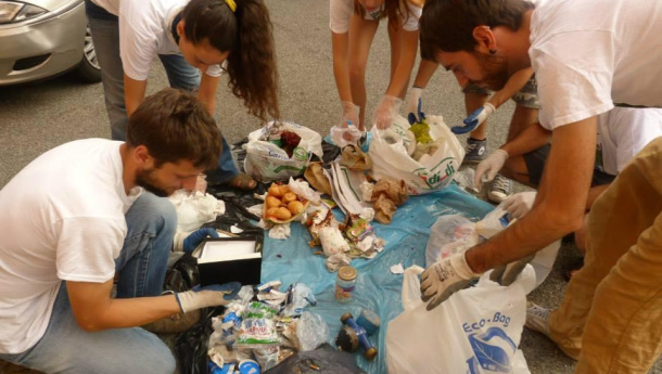 Immagine: Il trash mob rivela il “caos”per la differenziata