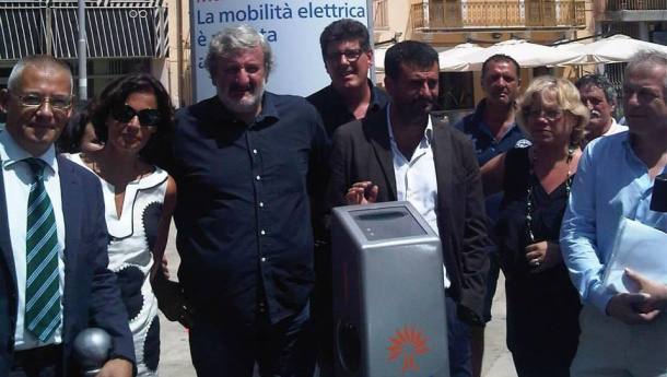 Immagine: Bari, colonnine pubbliche per mezzi elettrici: la presentazione del progetto