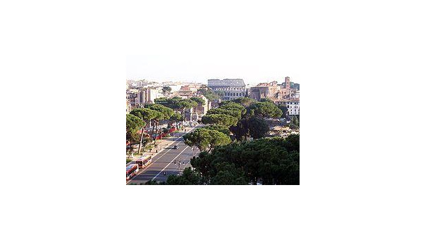Immagine: Roma, pedonalizzazione dei Fori e salvaguardia del Colosseo: parte il conto alla rovescia