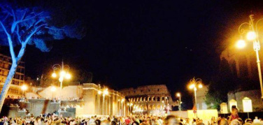 Inaugurata la nuova passeggiata dei romani tra polemiche e manifestazioni