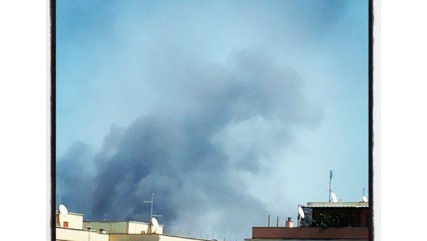Immagine: Incendio presso un autodemolitore in V Municipio a Roma. Tra polemiche e la richiesta di dislocare
